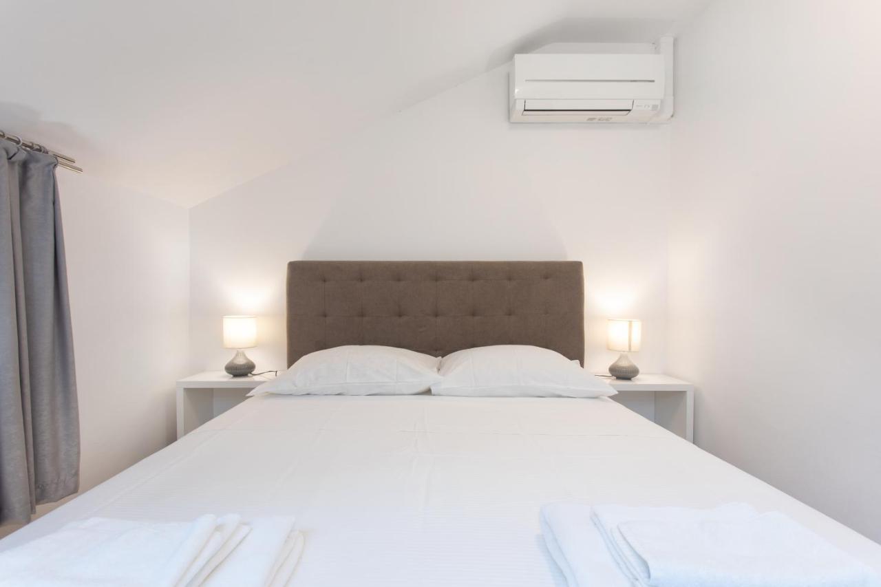 Apartmaji Pri Perotu Izola Ngoại thất bức ảnh