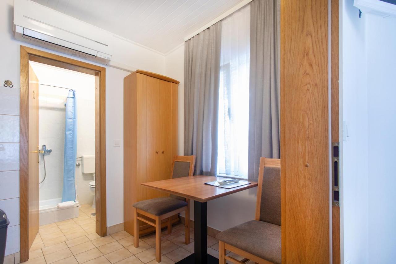 Apartmaji Pri Perotu Izola Ngoại thất bức ảnh
